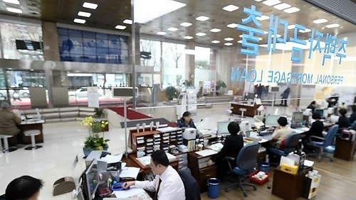 알아두면 돈이 되는 핵심 이슈 브리핑 (feat. 8월 가계대출 최대 폭 증가, 역대급 세수 펑크, 공교육 멈춤의 날, 중국 일본 수산물 수입 금지 및 손흥민 시즌 첫 해트트릭) 알아두면 돈이 되는 핵심 이슈 브리핑 (feat. 8월 가계대출 최대 폭 증가, 역대급 세수 펑크, 공교육 멈춤의 날, 중국 일본 수산물 수입 금지 및 손흥민 시즌 첫 해트트릭)