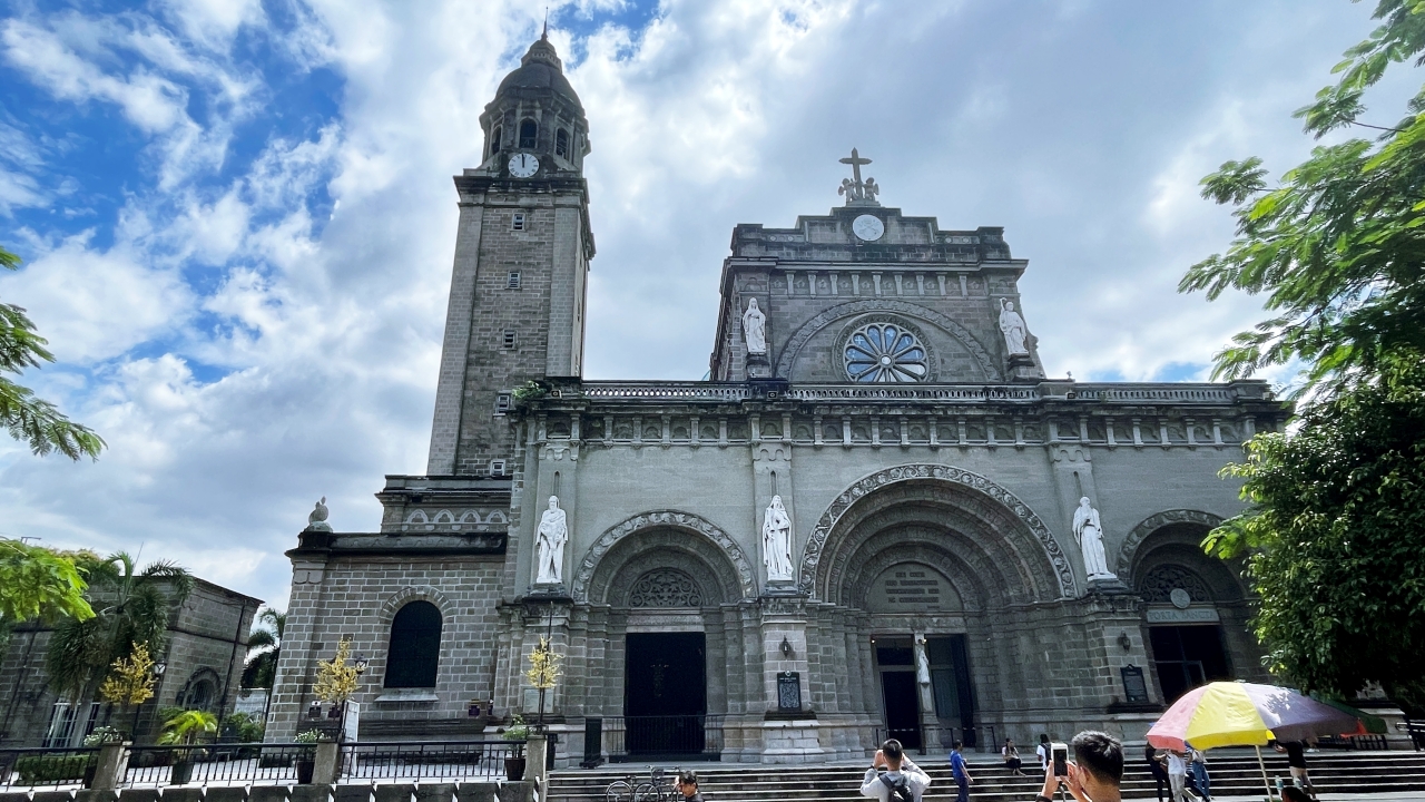 [마닐라] 마닐라대성당 : 화려한 스테인드글라스과 청동문이 멋진 성당