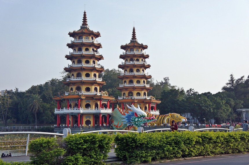 [가오슝여행] 용의 입으로 들어가 호랑이 입으로 나오면 화를 피하고 행운이 온다는 속설이 있는《용호탑(龍虎塔)》