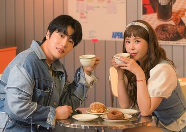 신지 문원 결혼 소식, 이혼·딸 고백까지… 대중의 반응은? 신지 문원 결혼 소식, 이혼·딸 고백까지… 대중의 반응은?