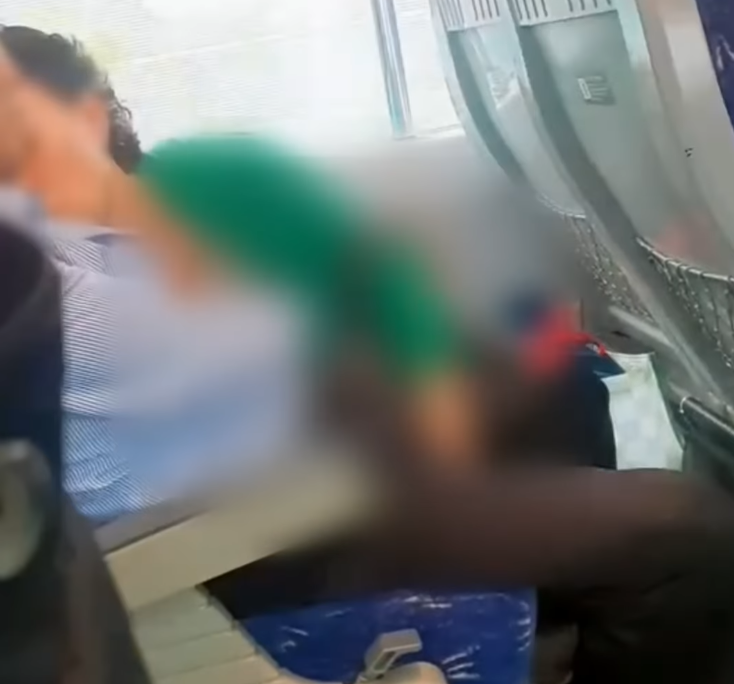 무궁화호 중년 커플 과도한 스킨십, 공공장소 예절은 어디로?