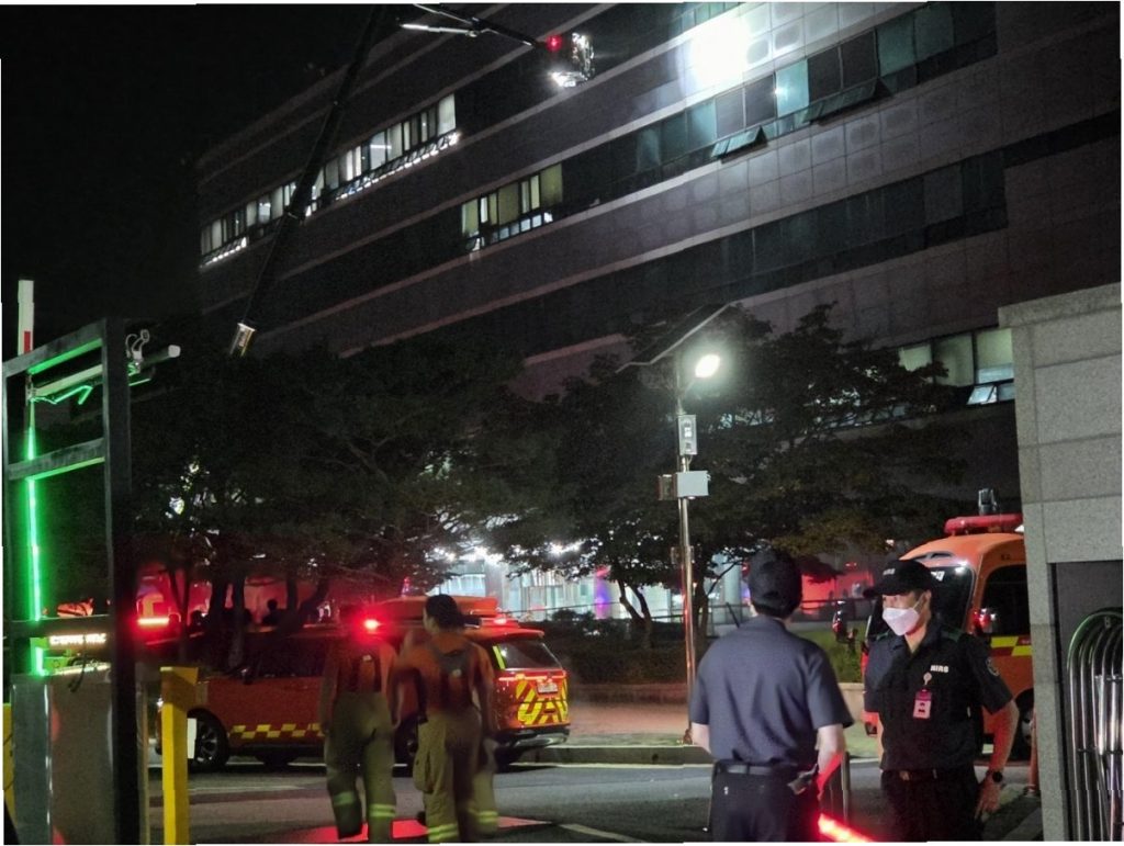 디지털 시대, 전산 마비로 수기 행정 부활 디지털 시대, 전산 마비로 수기 행정 부활
