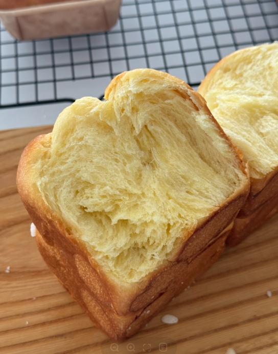 브리오슈 뜻과 일반 식빵 차이점, 고급 디저트로 활용되는 이유