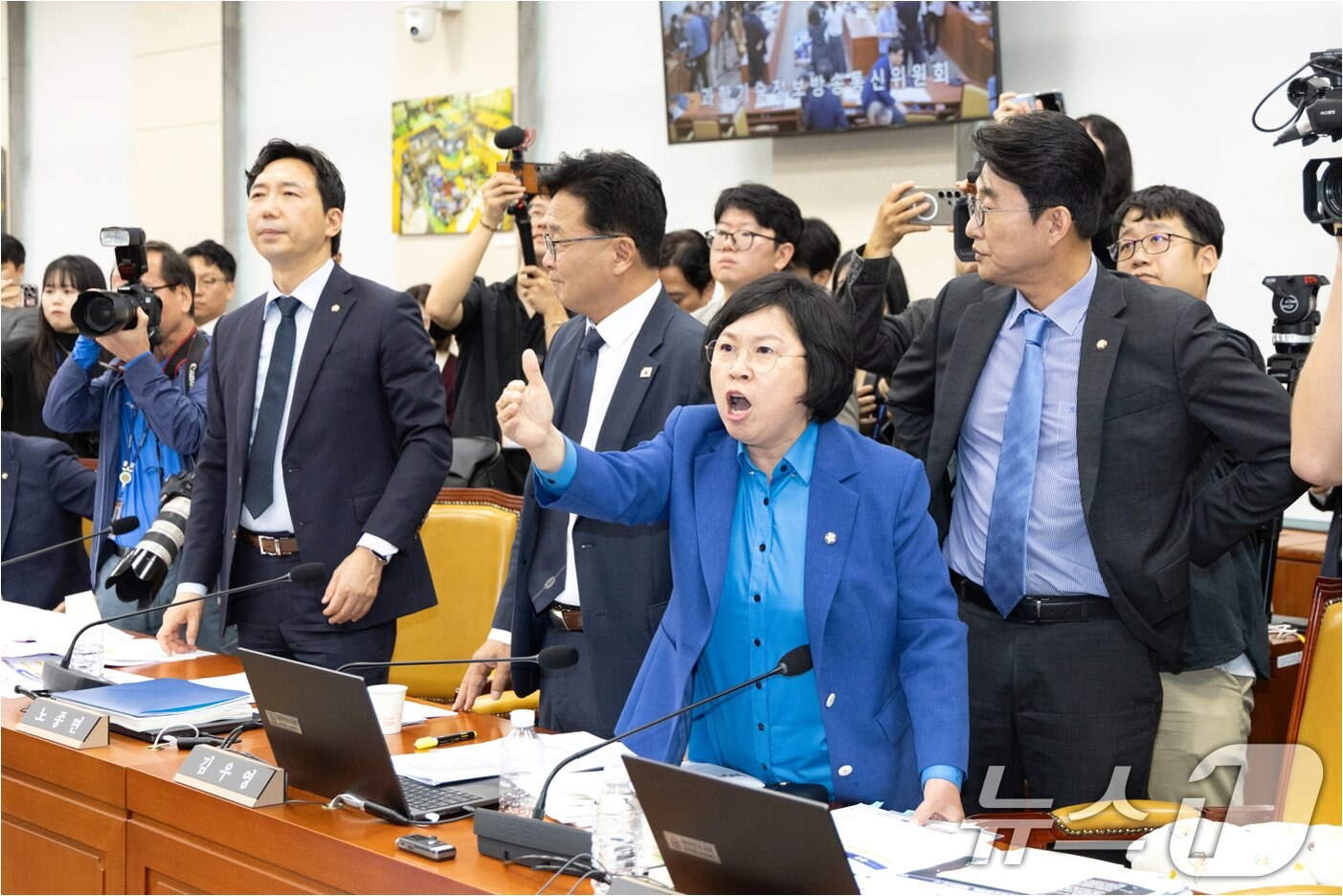 국정감사 욕설 문자 폭로, 정치 품격의 붕괴인가 2 국정감사 욕설 문자 폭로, 정치 품격의 붕괴인가