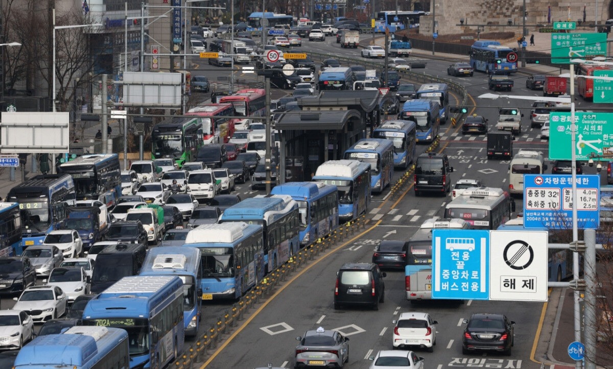 서울 시내버스 무기한 파업… 출근길 대란, 서울시 긴급 대응
