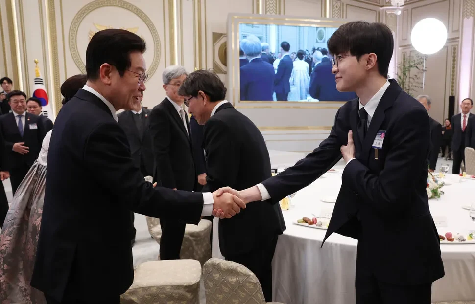 페이커 청룡장 수상! 청룡장의 의미와 기준 총정리 페이커 청룡장 수상! 청룡장의 의미와 기준 총정리