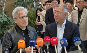 정의선 만난 젠슨 황 "새만금은 AI 밸리, 모빌리티와 로봇의 핵심 거점... 정의선 만난 젠슨 황 "새만금은 AI 밸리, 모빌리티와 로봇의 핵심 거점...