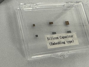 삼성전기, 실리콘 캐패시터 키운다… MLCC 이은 뉴에이스 등극 삼성전기, 실리콘 캐패시터 키운다… MLCC 이은 뉴에이스 등극