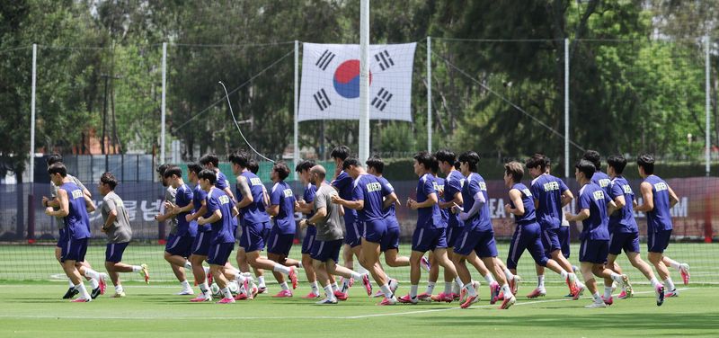 홍명보호 훈련장에 뜬 정체불명 '불법 드론'…멕시코군이 추락시켜