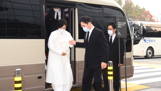 삼성 이재용 "선친 기부금...전국 어린이들이 혜택받길" 3 ywAAAAAAQABAAACAUwAOw==