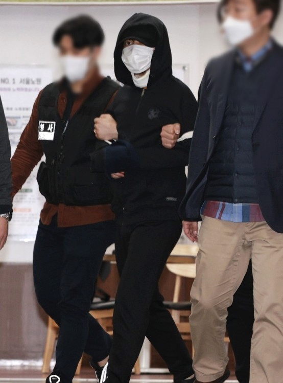 '세모녀 살해' 김태현 마스크 딜레마...얼굴 가려? 말어? 2 ywAAAAAAQABAAACAUwAOw==