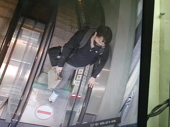 김휘성군 실종5일.."휘성아 살아만 있어줘".. 카드 사용도 없고 휴대폰은 학교에 3 ywAAAAAAQABAAACAUwAOw==