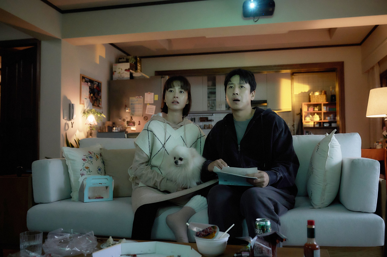 정유미, 이선균 주연의 스릴러 영화 잠 결말 해석 13 ywAAAAAAQABAAACAUwAOw==