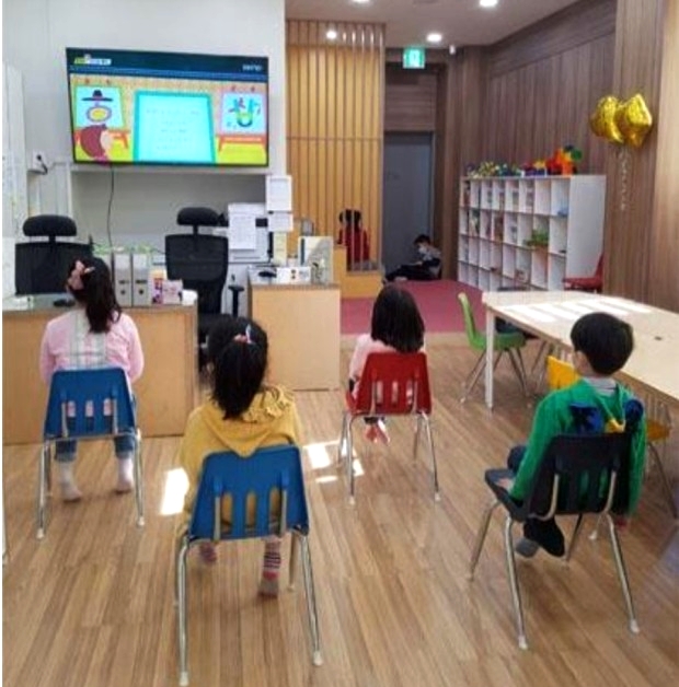 2학기엔 '거리두기 2단계'까지 전면등교..시차제·수업시간 조정 '한계' 4 ywAAAAAAQABAAACAUwAOw==