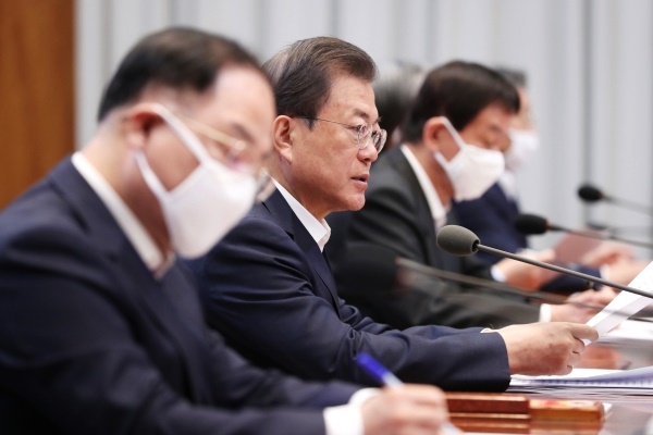 9시 영업제한 풀고, 5인 이상 금지는 유지할 듯.. 3 ywAAAAAAQABAAACAUwAOw==